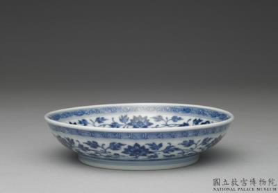 图片[2]-Dish with Indian lotus scrolls in underglaze blue, Qing dynasty, Qianlong reign (1736-1795)-China Archive